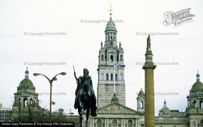 Photo of Glasgow, George Square And Tower Of City Chambers c.1985