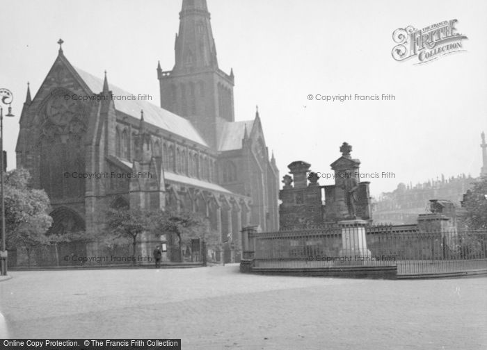 Photo of Glasgow, James White Of Overtoun Statue, Cathedral Square 1946