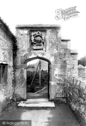 Tudor Archway To St Mary Magdalene Almshouses 1909, Glastonbury