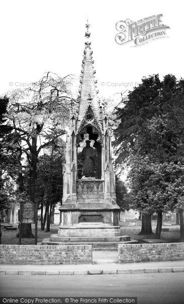 Photo of Gloucester, Bishop Hooper's Memorial 1949