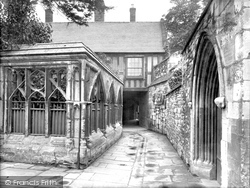 Cathedral, Little Cloisters 1923, Gloucester