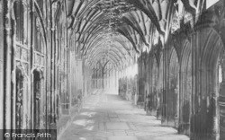 Cathedral, The Cloisters And Lavatorium c.1930, Gloucester