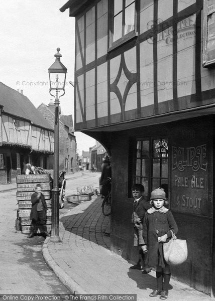 Photo of Gloucester, Children In Park Street 1923