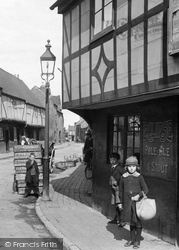 Children In Park Street 1923, Gloucester