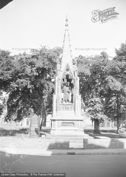 Photo of Gloucester, Memorial To Bishop Hooper 1950
