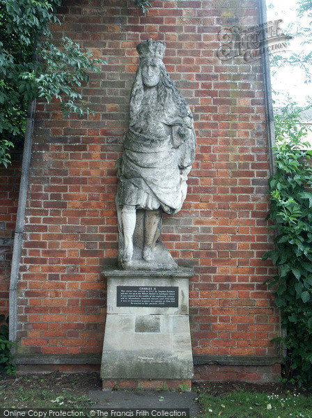 Photo of Gloucester, Statue Of King Charles 2004