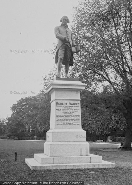Photo of Gloucester, Staute Of Robert Raikes 1931