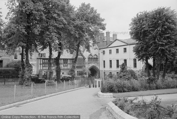 Photo of Gloucester, The Close 1950