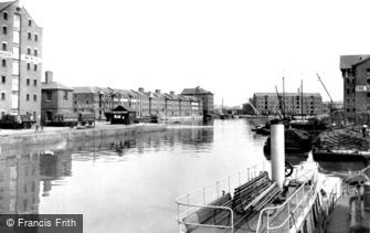 Gloucester, the Docks 1912