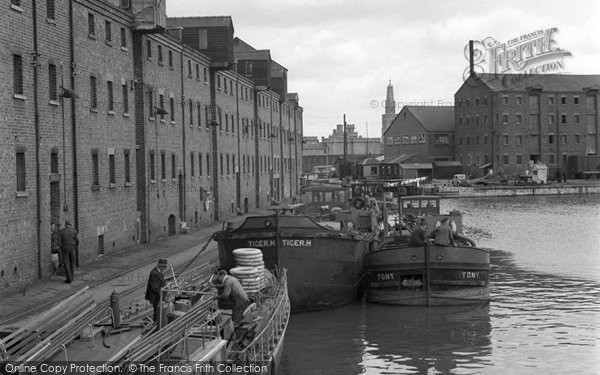 Photo of Gloucester, The Docks 1950