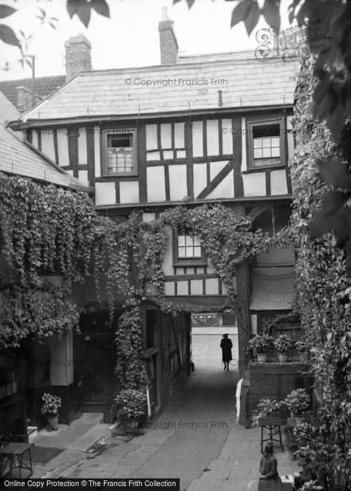 Photo of Gloucester, The New Inn c.1950