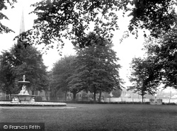 The Park, Fountain And War Memorial 1936, Gloucester