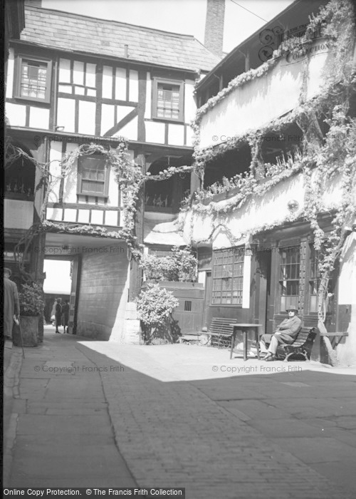 Photo of Gloucester, The Yard Of The New Inn 1949