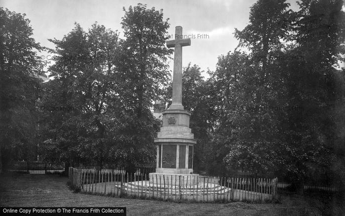Photo of Gloucester, War Memorial 1923