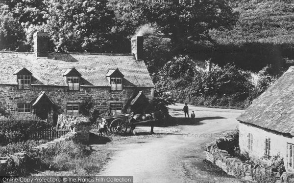 Photo of Glyn Ceiriog, Horse And Cart At Castle Mill c.1939
