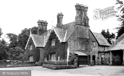 Godshill, the Griffin Hotel c1955