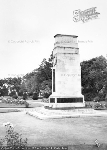 Photo of Goole, The Memorial c.1965