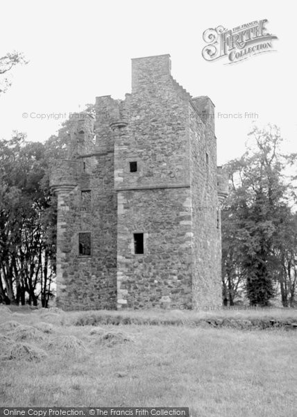 Photo of Gordon, Greenknowe Tower 1956