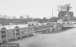 The Lock c.1955, Goring