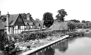 The Swan c.1955, Goring