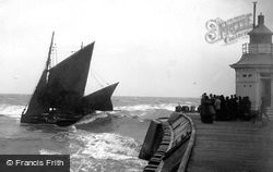 Gorleston, Boat Coming In From Sea c.1900, Gorleston-on-Sea