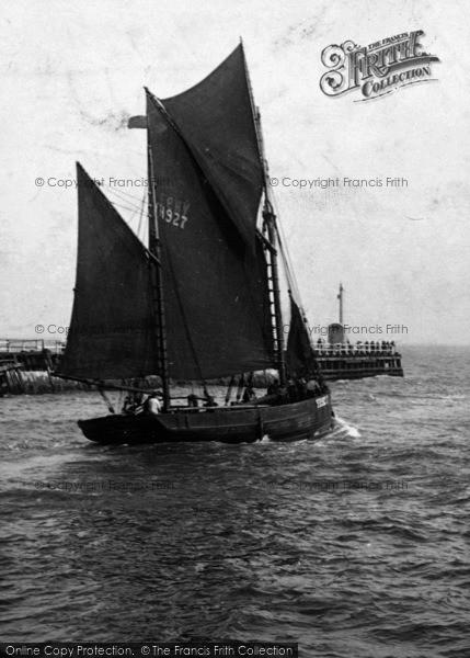 Photo of Gorleston, Boat Leaving Harbour 1903