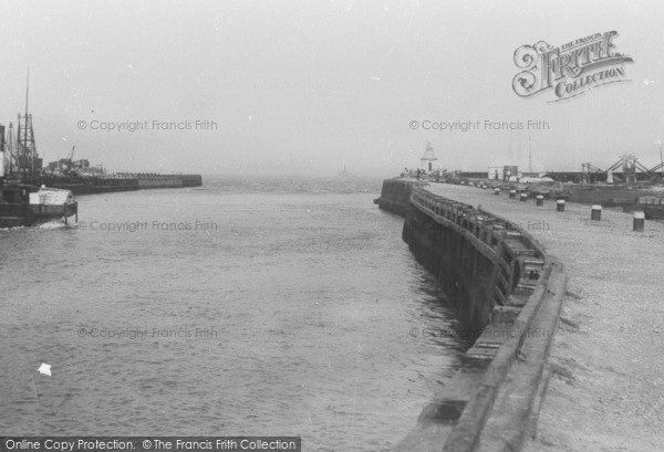 Photo of Gorleston, The Harbour 1891