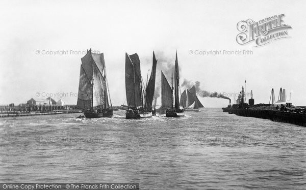 Photo of Gorleston, The Harbour 1894