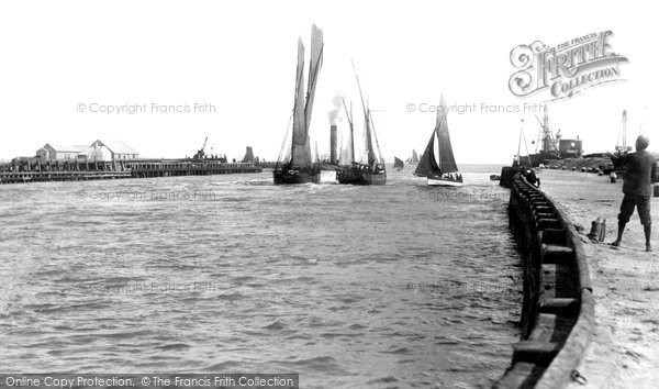 Photo of Gorleston, The Harbour 1894