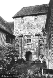 Twissenden Manor Courtyard 1904, Goudhurst
