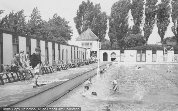 Photo of Grantham, Children At The Swimming Pool c.1960