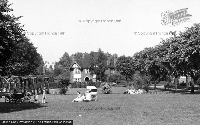 Photo of Grantham, Families In Wyndham Park c.1955