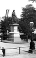 Newton Statue 1893, Grantham