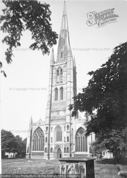 Photo of Grantham, The Parish Church c.1955