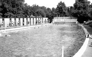 Grantham, the Swimming Pool c1955