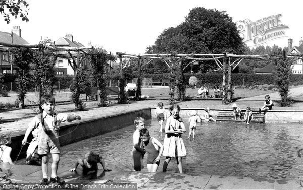 Photo of Grantham, Wyndham Park Paddling Pool c.1955