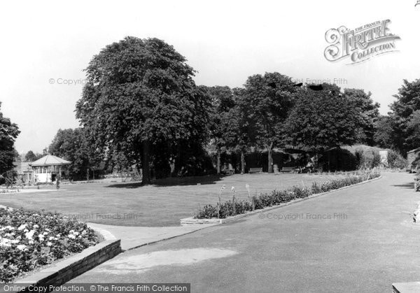 Photo of Gravesend, Fort Gardens c.1955