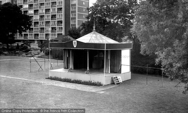 Photo of Gravesend, Fort Gardens c.1965