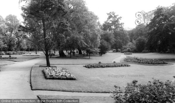 Photo of Gravesend, Gordon Gardens c.1965