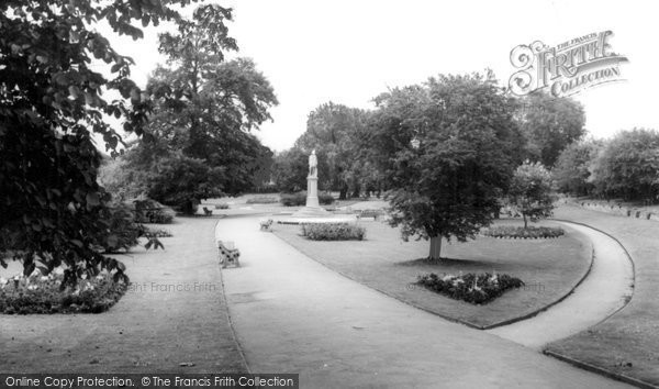 Photo of Gravesend, Gordon Gardens c.1965