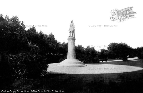 Photo of Gravesend, Gordon Statue 1902