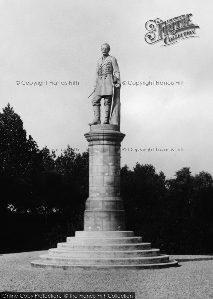 Photo of Gravesend, Gordon Statue 1902