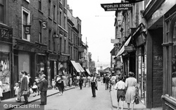 Gravesend, High Street c1955