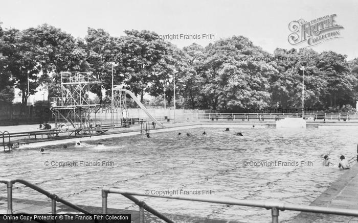 Photo of Gravesend, Swimming Pool c.1950