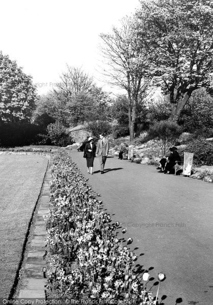 Photo of Gravesend, The Fort Gardens c.1955