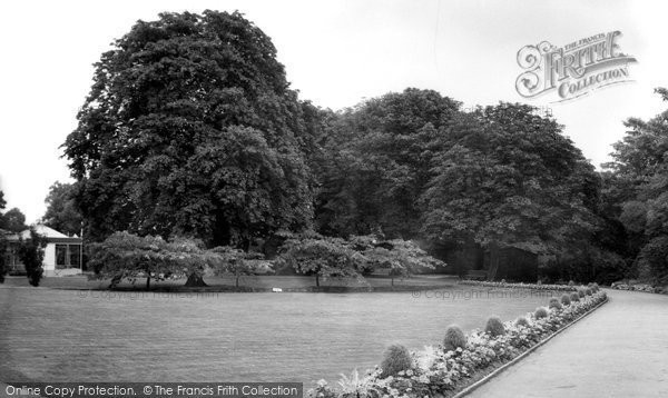 Photo of Gravesend, The Fort Gardens c.1965