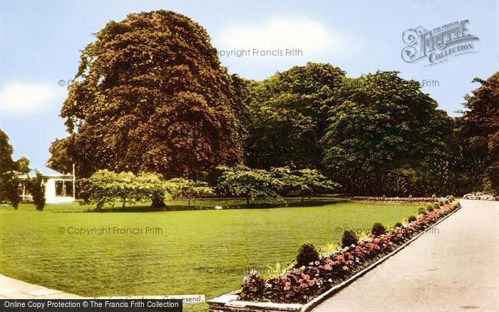 Photo of Gravesend, The Fort Gardens c.1965