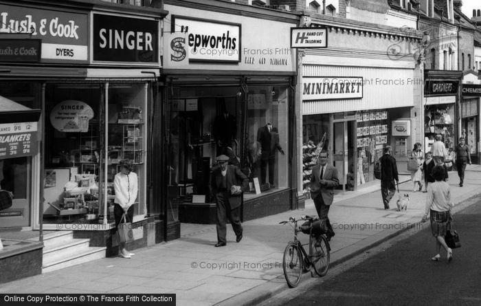 Photo of Grays, High Street Pedestrians c.1965