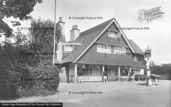 Photo of Grayshott, Fox And Pelican 1924