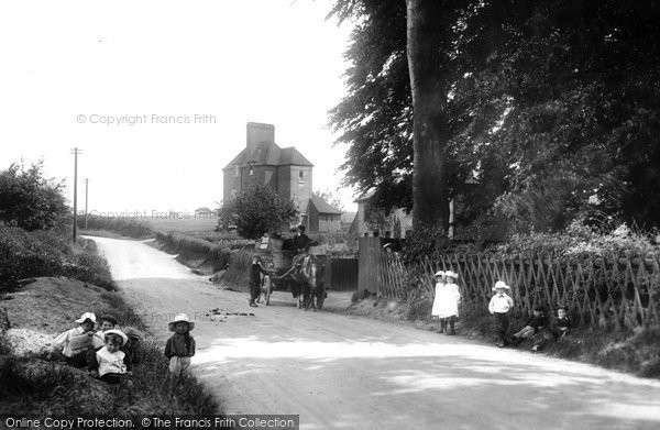 Photo of Great Bookham, Leatherhead Road 1904